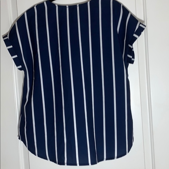 Shein blue and white high-low shirt. Size L - Picture 5 of 5